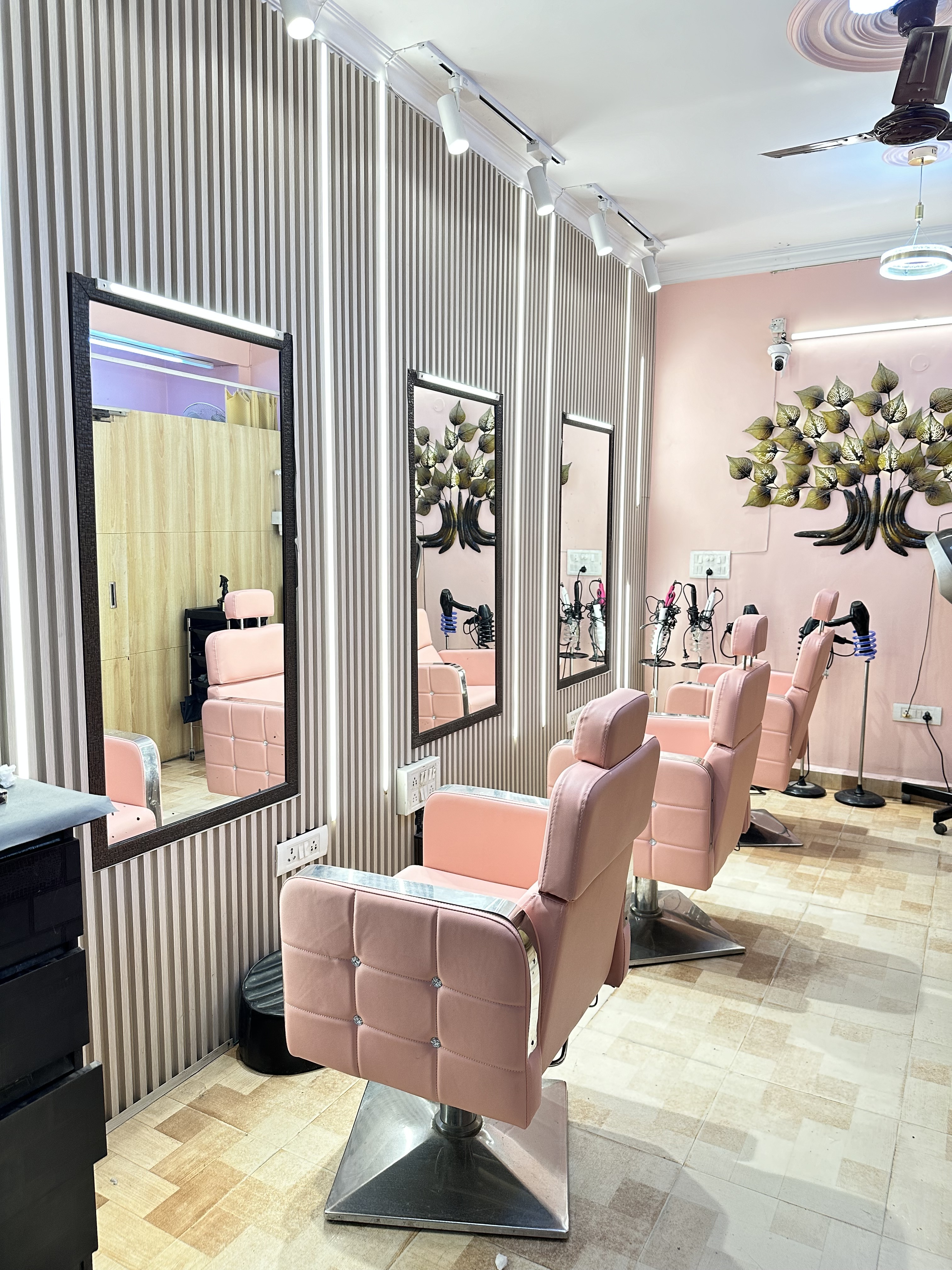 ZUBA Salon Ladies outlet interior, Old Rajinder Nagar